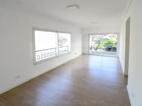 Av. Maipu al 3100, entre Borges y R. Castro