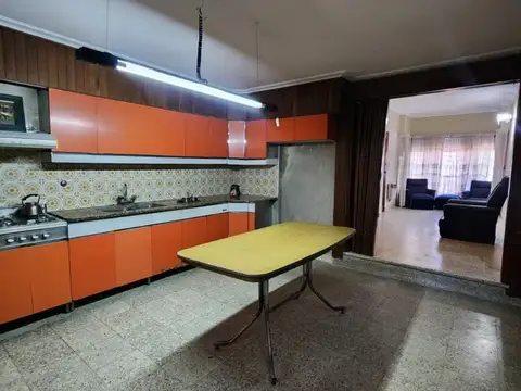 HERMOSA CASA AL FRENTE EN ZONA SUR