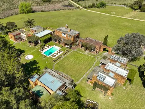VENTA CHACRA 5 HAS 8 DORM EN SUITE, PISCINA ZNA CNO MAGDALEN