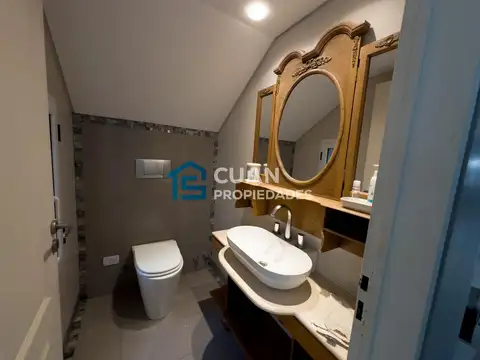 Casa en Alquiler con 4 cocheras