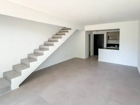 VENTA Dúplex 3 ambientes con jardín – UP Caamaño