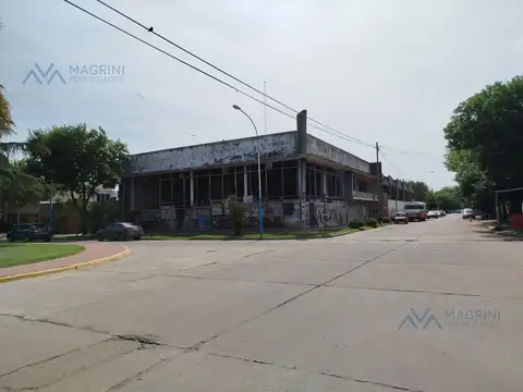 Local 2.000 m² ex Supermercado Delta en Bv. 50 y calle 14, Colón
