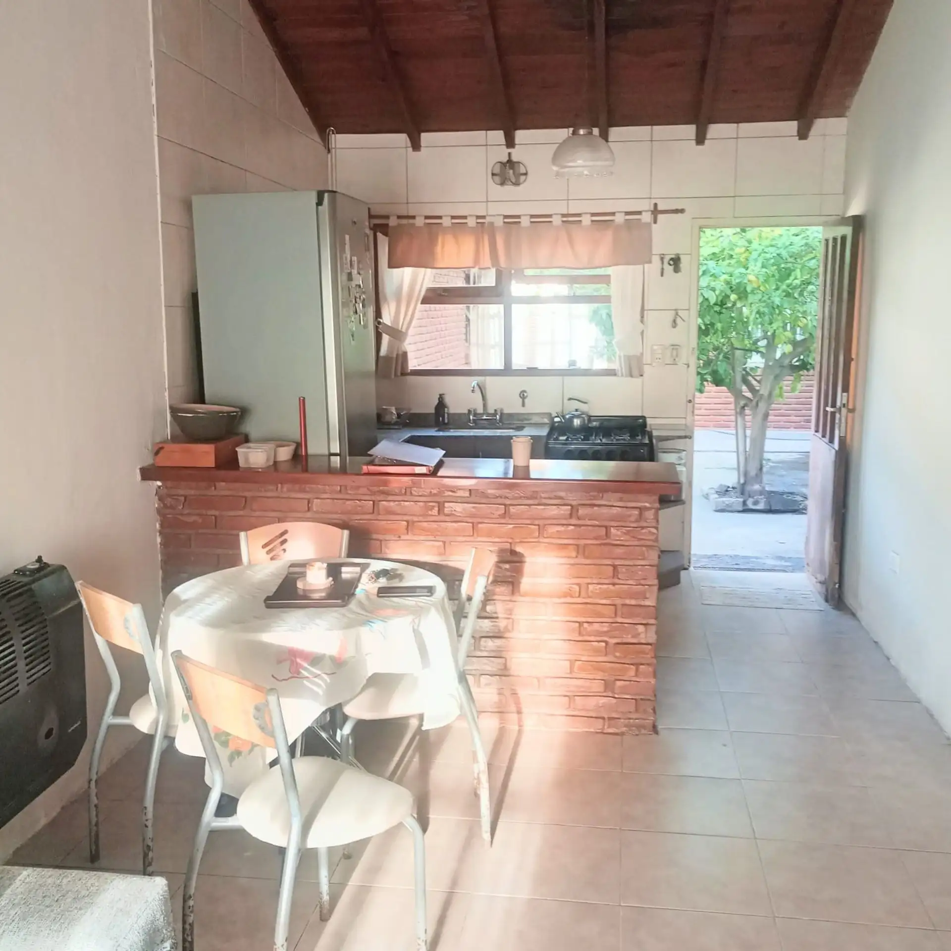 Venta de casa en block - 2 casas de 3 amb.
