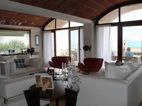 Casa en Venta Frente al Mar - Ref. 8148