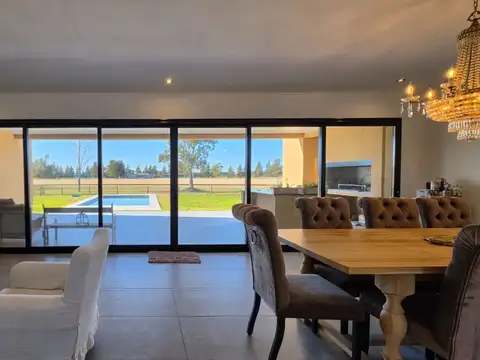 Casa en Venta en Área 60, USD 350.000
