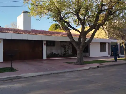 Casa en Venta - Barrio Arizu - Godoy Cruz - Mendoza