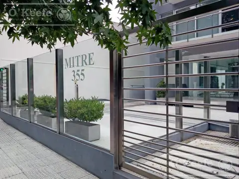 Venta departamento Quilmes-Piso tres/cuatro ambientes amplio, luminoso c/ dos cocheras y baulera