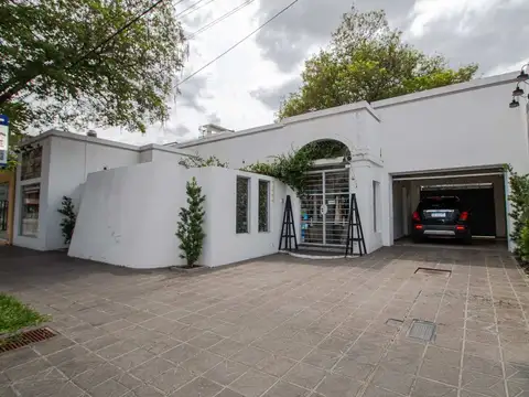 SE VENDE CASA DENTRO DE LOS BULEVARES