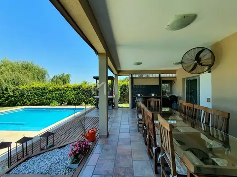 Casa 6 ambientes con 3 baños