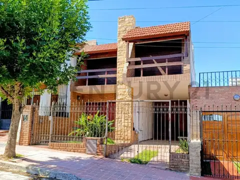 Casa 3 Dorm - 2 Plantas c/ Patio, Galería y Asador - Cochera - Mirador de San Vicente - APTA CREDITO