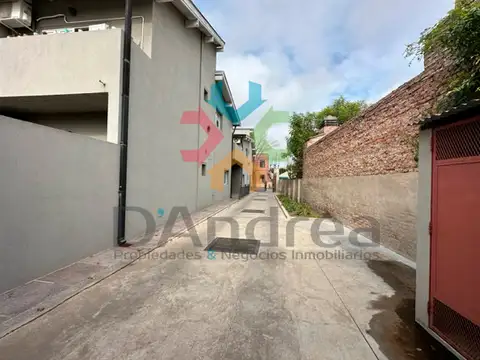 Cochera en Venta Semi Cubierta