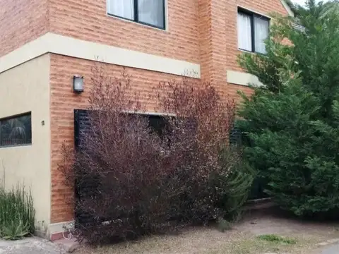 Casa en venta - 5 Dormitorios 3 Baños - Cocheras - 340Mts2 - Canning