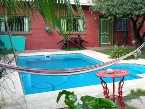 Racedo e/ Echeto y Maipú