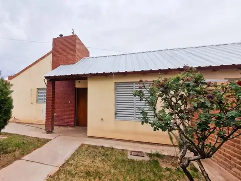 Venta casa de 4 dormitorios. barreal