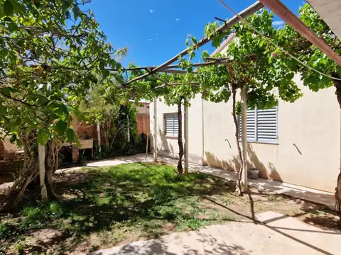 Casa 5 ambientes con 2 baños