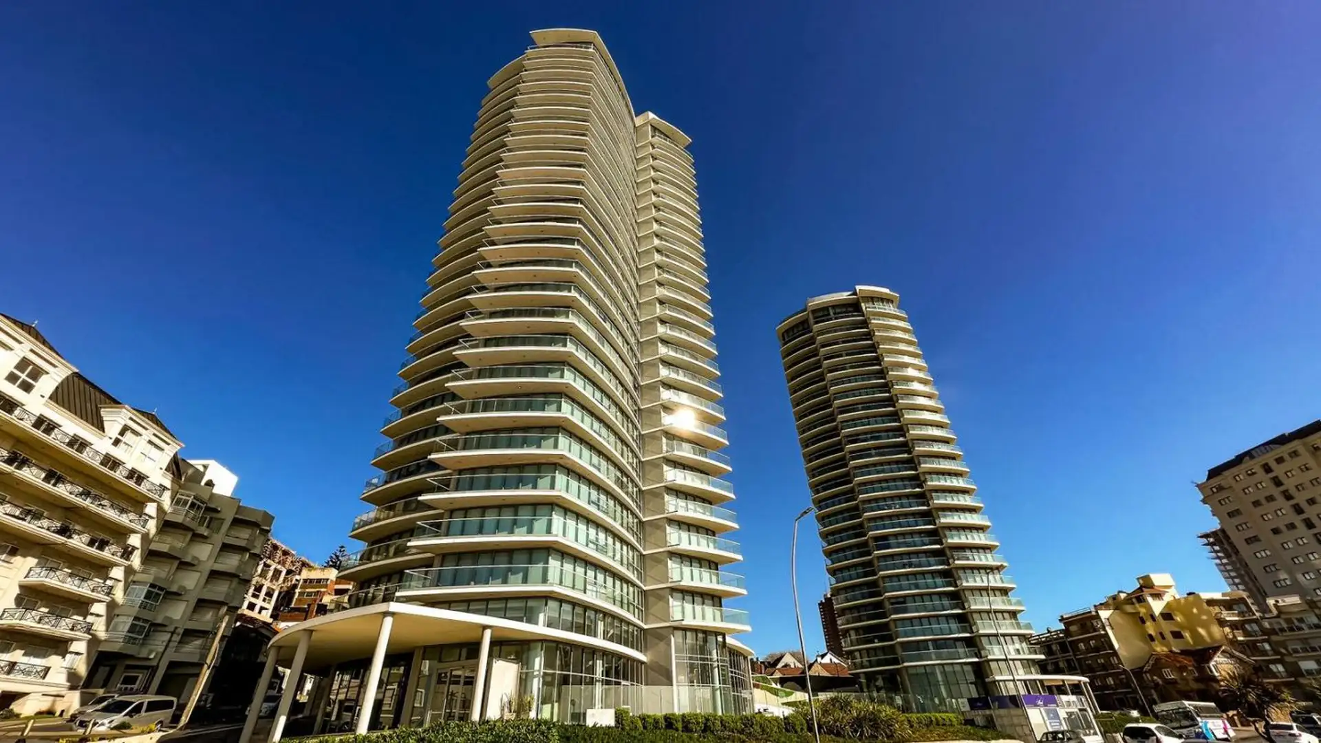 Departamento 4 amb, 178m² con cochera doble — Playa Chica