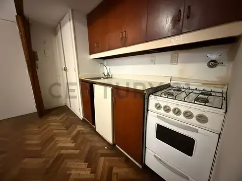 Departamento en 4° Piso – Libertad 936, Frente a Plaza Libertad y a Metros del Teatro Colón con Baul