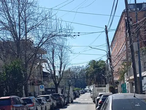 PH 3 amb con patio,1er piso por escalera. Reciclado a nuevo. A metros del Paseo de la Costa y Av Libertador.