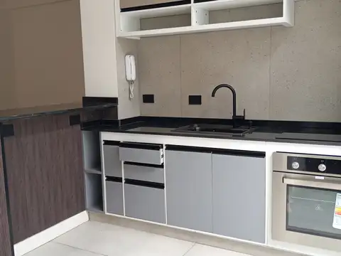 PH 3 amb con patio,1er piso por escalera. Reciclado a nuevo. A metros del Paseo de la Costa y Av Libertador.