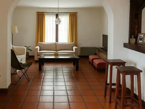 Casa 5 ambientes con 2 baños