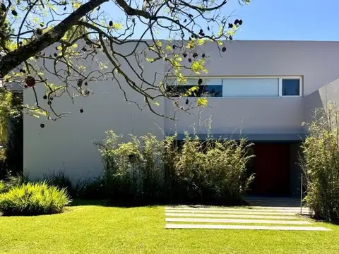 Avenida De Los Bosques