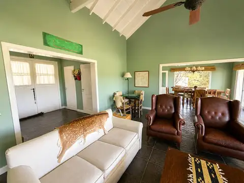 Casa 5 ambientes con 4 baños