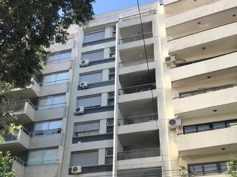 Impecable dpto 3 amb. + depend. y cochera. Al frente