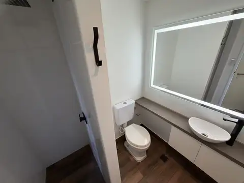VENTA DPTO SEMIPISO 4 AMBIENTES LUMINOSO CON BALCÓN REFACCIONADO A NUEVO