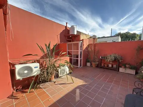 HERMOSO PH RECICLADO A NUEVO CON PATIO Y TERRAZA 