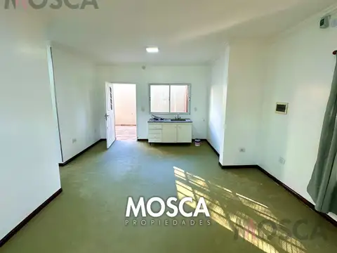 Casa 2 ambientes con 1 baño