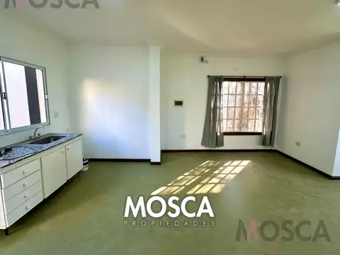 Casa en Alquiler con 1 cochera