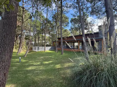 Casa en Venta con 4 cocheras