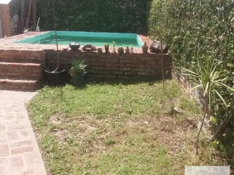 Casa en venta - 4 dormitorios 2 baños - pileta parrilla - 280mts2 - San Vicente