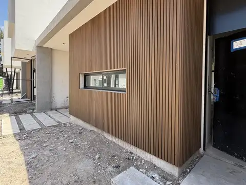 VENTA CASA 2 DORMITORIOS JARDIN TERRAZA COCHERA EN PARQUE LELOIR FINANCIACION