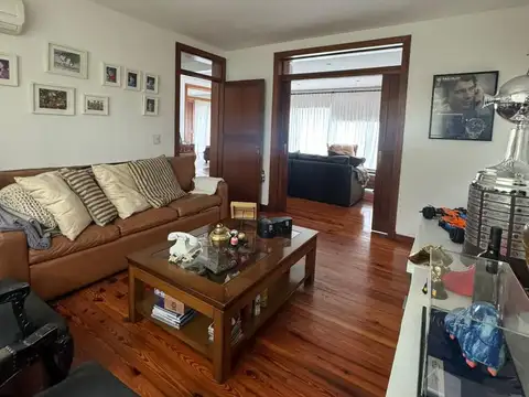 Casa 8 ambientes sobre dos lotes con pileta en venta y alquiler - Barrancas de Guido - Quilmes
