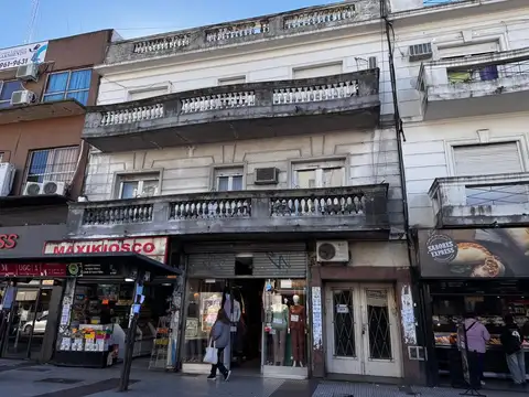 Departamento de 3 ambientes frente a estación - Excelente estado