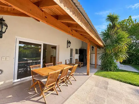 Casa 4 ambientes con 3 baños