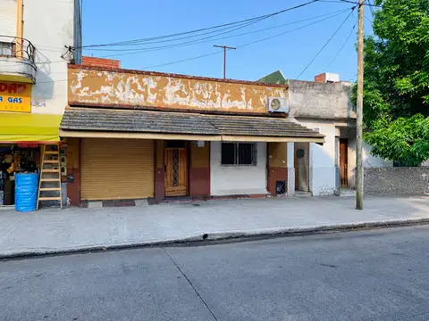 CASA DE 4 AMBIENTES CON GARAGE, QUINCHO Y TERRAZA EN PIÑEYRO