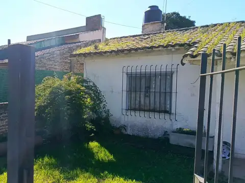 CASA MAS DEPTO. A REFACIONAR EN VENTA , CASTELAR