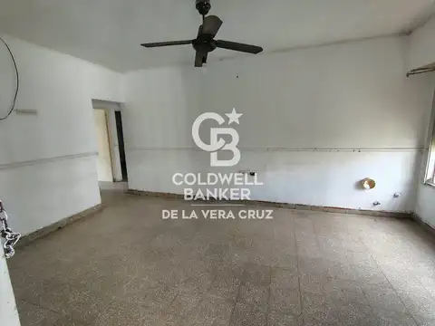 Casa 5 ambientes con 1 baño