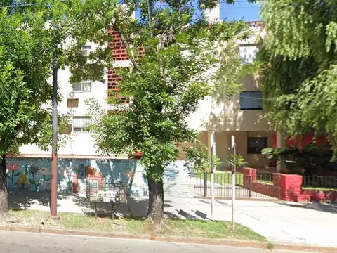 Muy buen 3 amb sobre la Avda, fte al FCGR y al centro comercial y a mts del Super Coto!!!