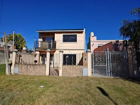 Duplex al frente de 3 ambientes en G. Catan