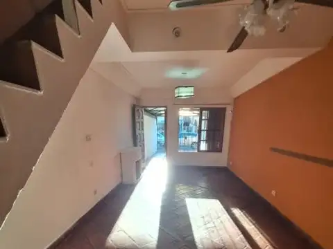 Depto Tipo Casa en Alquiler de 2 dormitorios
