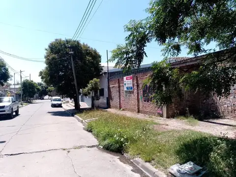 LOTE CON CONSTRUCIÓN A TERMINAR, GRAN UBICACIÓN