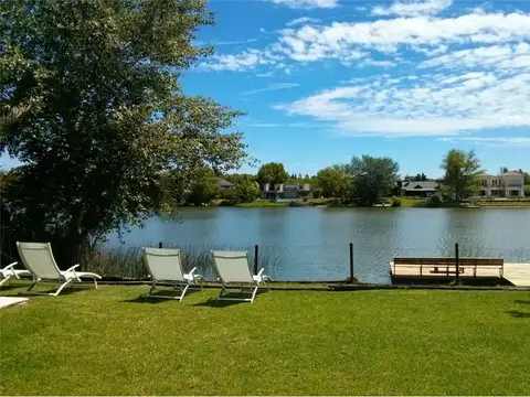 Venta casa 7 ambiente Santa Maria de Tigre al lago