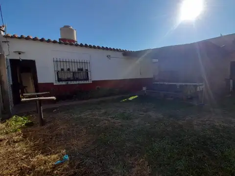 CASA EN VENTA 2 AMBIENTES CON JARDIN EN GARIN