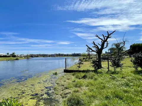 Lote a la laguna en San Matias en Venta - Oeste