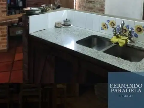 Casa 4 ambientes con 2 baños