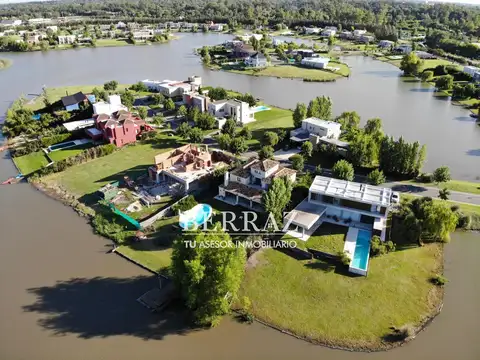 Casa venta 6 ambientes a la laguna en San Marco Villanueva lote de 1065 m2