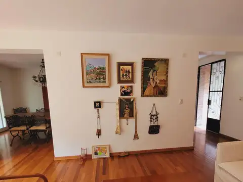 Casa en Alquiler Temporal con 3 cocheras